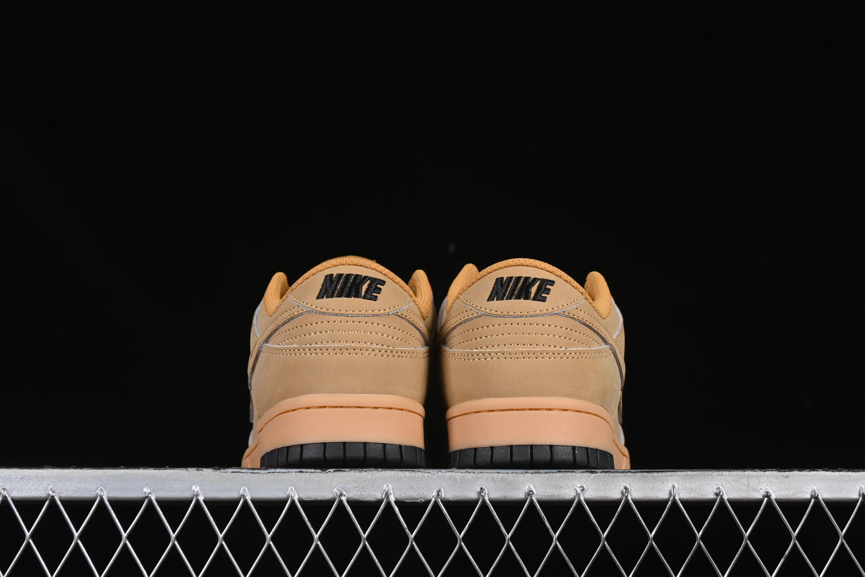 All categories Nk SB Dunk series Nk SB Dunk Low low-top sneakers Nike SB Dunk Low wheat color low-top casual sneakers HQ1932-700